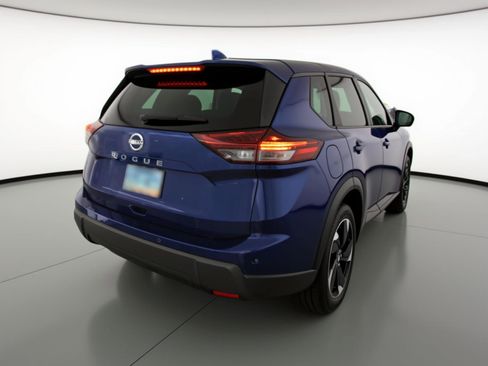 Used 2025 Nissan Rogue SV image 9