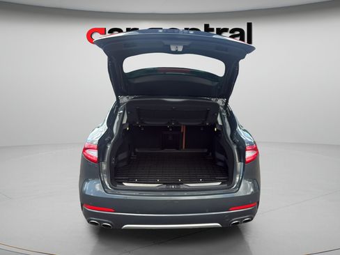 Used 2018 Maserati Levante GranLusso AWD/4WD image 21
