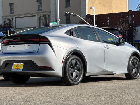 Used 2024 Toyota Prius LE image 4