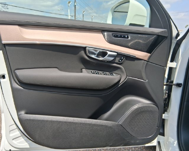 New 2026 Volvo XC90 T8 Plus w/ Protection Package Premier AWD/4WD image 15