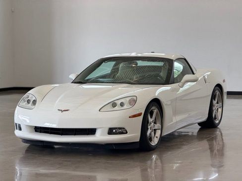 Used 2005 Chevrolet Corvette Coupe w/ Preferred Equipment Group RWD image 3