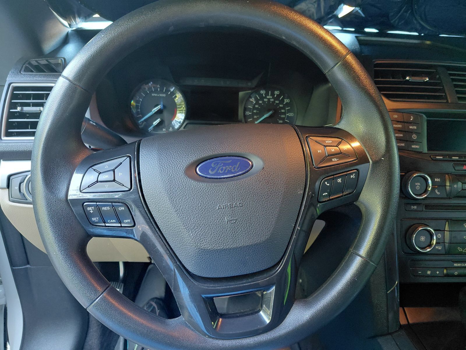 Used 2017 Ford Explorer 4WD image 4