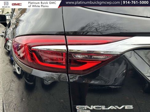 Used 2020 Buick Enclave Essence w/ Sport Touring Edition image 10