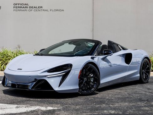 Used 2025 McLaren Artura Spider image 1