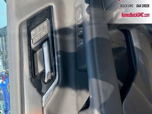 Used 2025 GMC Yukon Denali AWD/4WD image 9