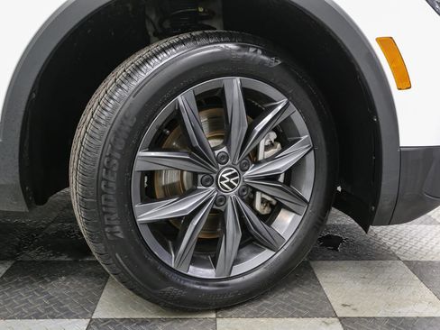 Certified 2022 Volkswagen Tiguan SE w/ Panoramic Sunroof Package image 19