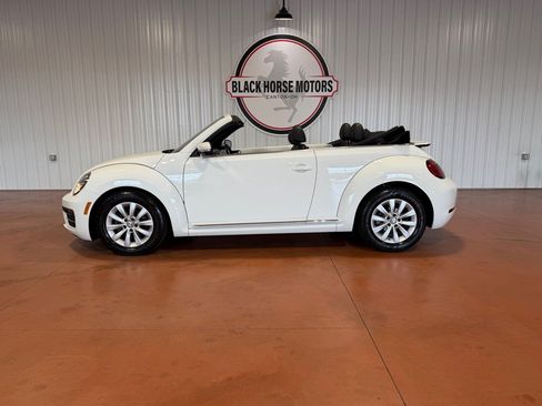 Used 2019 Volkswagen Beetle 2.0T S FWD image 4