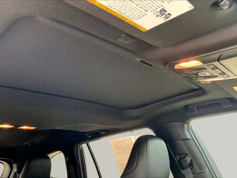Used 2023 Toyota Highlander XSE FWD image 14
