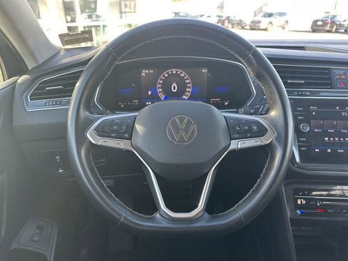 Used 2022 Volkswagen Tiguan SE image 19