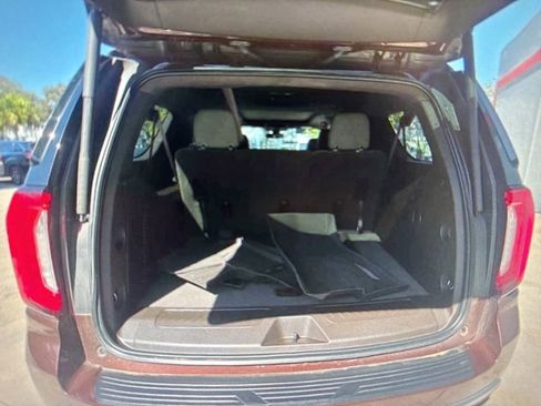 Used 2022 GMC Yukon XL SLT image 9