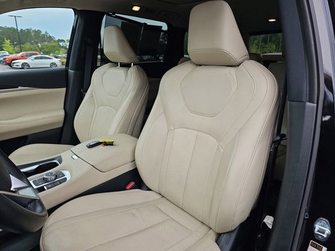 Used 2023 INFINITI QX60 Sensory w/ Cargo Package AWD/4WD image 18