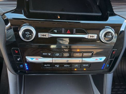 Used 2024 Ford Explorer Limited AWD/4WD image 30
