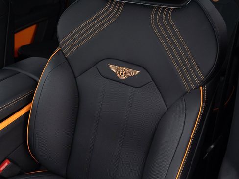 Certified 2025 Bentley Bentayga image 18