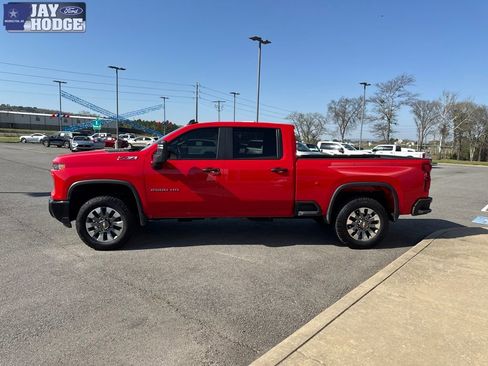 Used 2025 Chevrolet Silverado 2500 Custom w/ Custom Value Package AWD/4WD image 3
