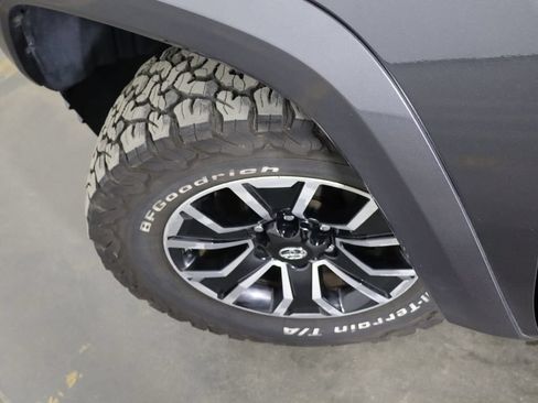 Used 2020 Toyota Tacoma TRD Sport AWD/4WD image 41