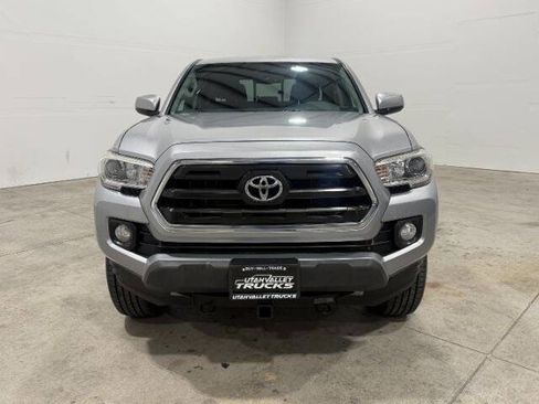 Used 2017 Toyota Tacoma SR5 w/ Tow Package image 3
