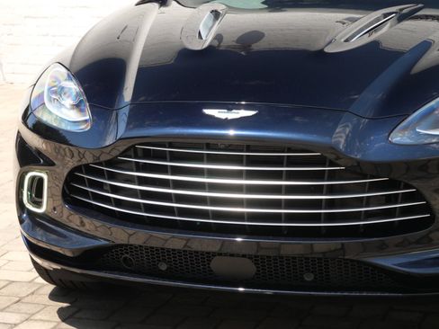 Used 2023 Aston Martin DBX AWD/4WD image 26