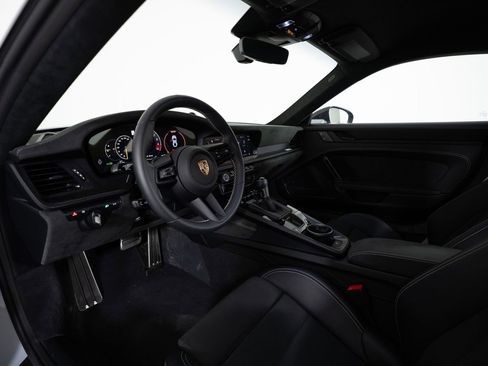 Used 2025 Porsche 911 GT3 RWD image 43