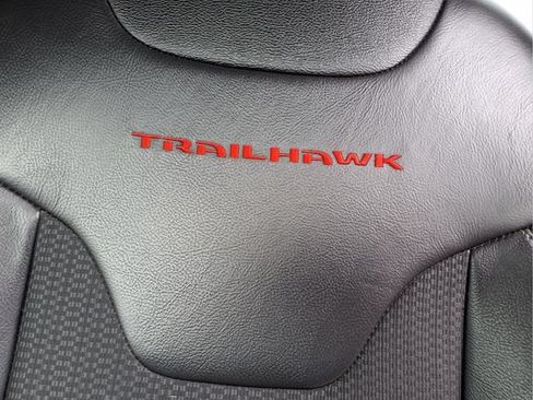 Used 2025 Jeep Compass Trailhawk w/ Trailer Tow Group AWD/4WD image 17