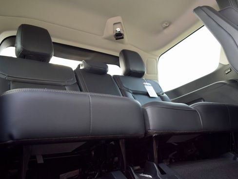 New 2025 Ford Expedition Platinum w/ Driver's Package image 23