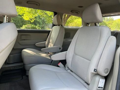 Used 2016 Kia Sedona L FWD image 14