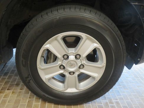 Used 2019 Toyota Sequoia SR5 AWD/4WD image 10