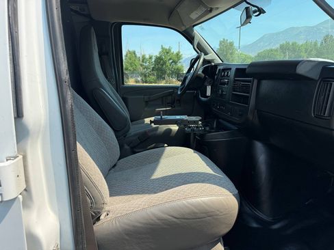 Used 2021 Chevrolet Express 2500 RWD image 17