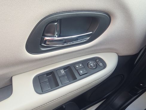 Used 2016 Honda HR-V LX image 29