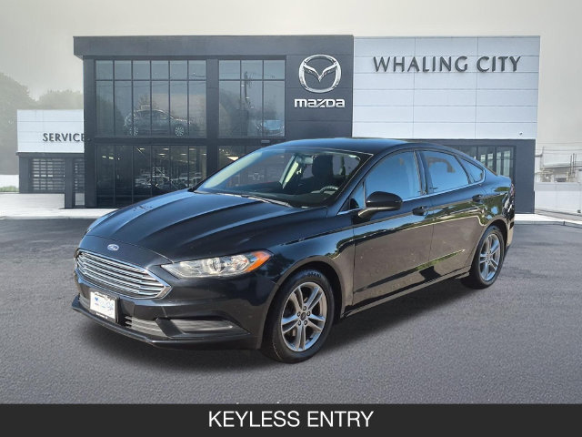 Used 2018 Ford Fusion SE w/ Fusion SE Technology Package FWD image 3