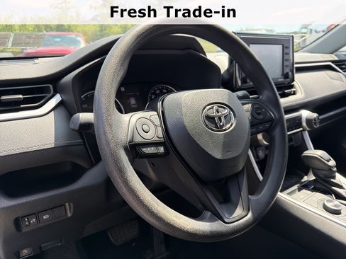 Used 2021 Toyota RAV4 LE AWD/4WD image 16