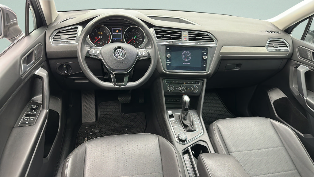Used 2020 Volkswagen Tiguan SE w/ Panoramic Sunroof Package AWD/4WD image 11