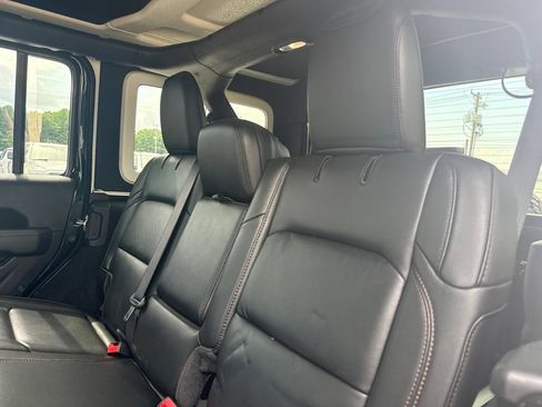 Used 2022 Jeep Wrangler Unlimited Rubicon w/ Dual Top Group AWD/4WD image 24