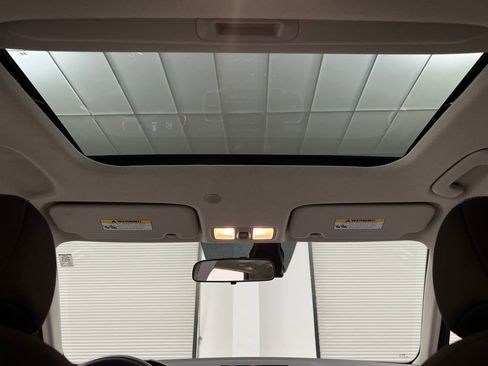 Used 2025 Hyundai Venue SEL FWD image 34