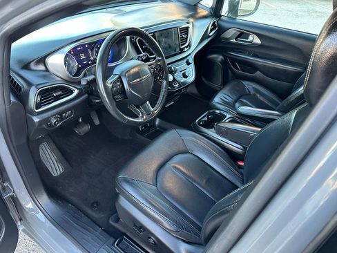Used 2020 Chrysler Pacifica Touring-L w/ Advanced Safetytec Group image 14