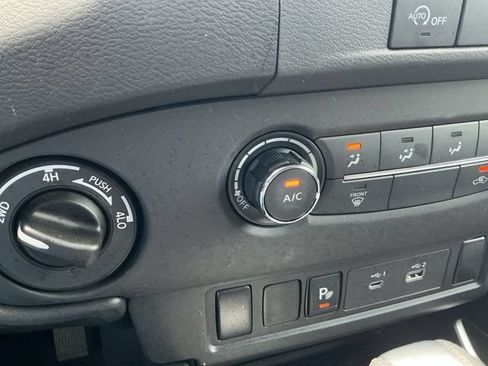 Used 2024 Nissan Frontier SV w/ Technology Package AWD/4WD image 17