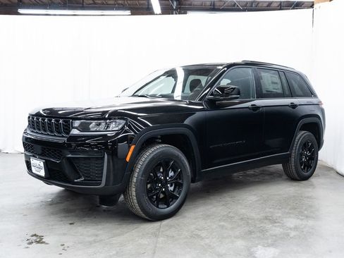 New 2026 Jeep Grand Cherokee Altitude image 3