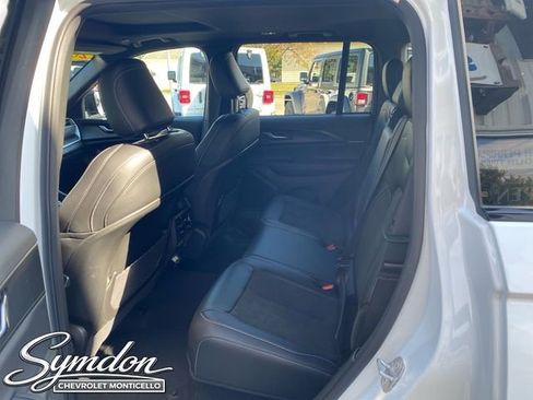 New 2025 Jeep Grand Cherokee Altitude AWD/4WD image 13