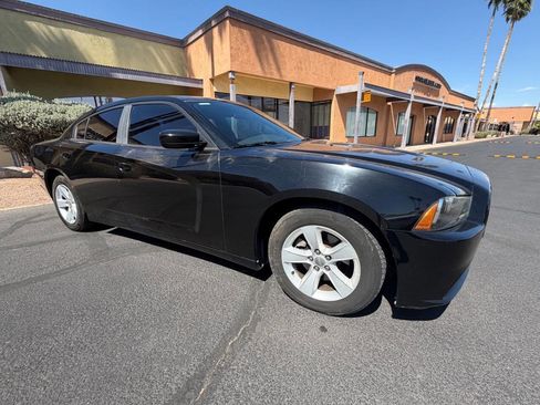 Used 2012 Dodge Charger SE RWD image 4