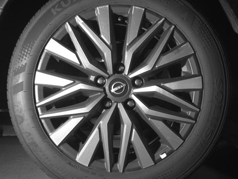 Used 2025 Nissan Altima 2.5 SV FWD image 15