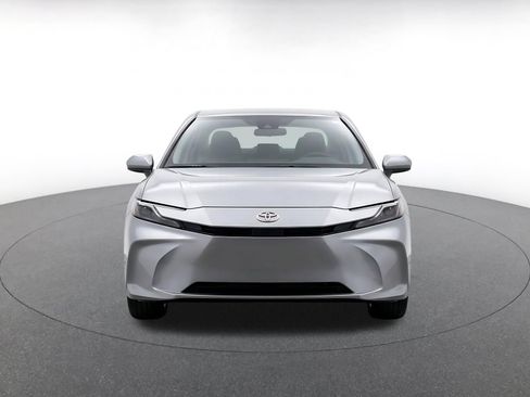 Used 2025 Toyota Camry LE FWD image 2