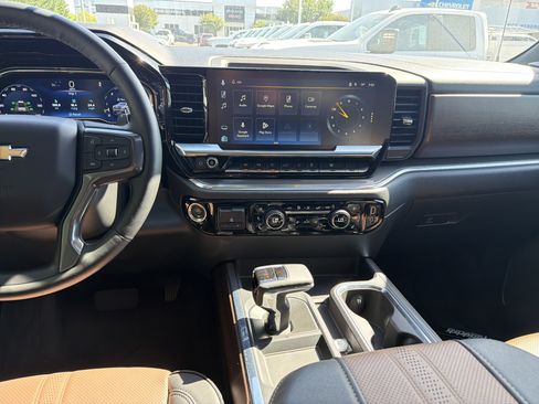 Used 2023 Chevrolet Silverado 1500 High Country w/ High Country Premium Package AWD/4WD image 31