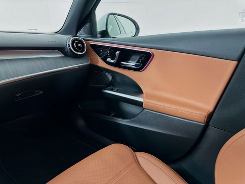 Used 2025 Mercedes-Benz C 300 Sedan image 25