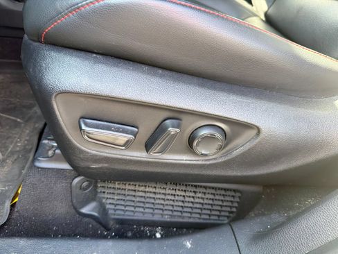 Used 2025 Toyota Sienna XSE FWD image 12