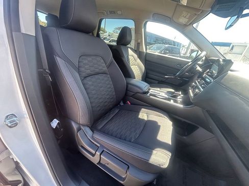 Used 2025 Nissan Pathfinder SV image 25