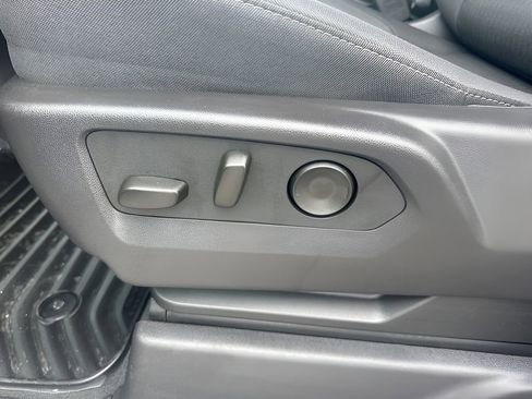 Used 2025 Chevrolet Silverado 1500 Custom image 10