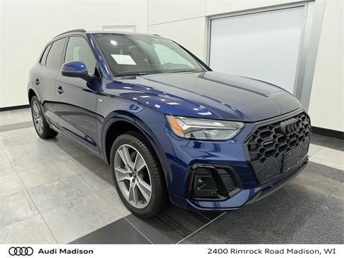 Certified 2025 Audi Q5 2.0T Premium w/ Convenience Plus Package image 1