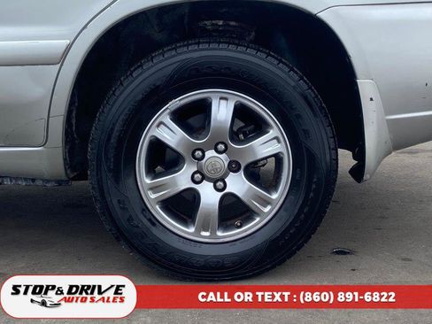 Used 2005 Toyota Highlander 4WD V6 w/ 3rd Row image 7