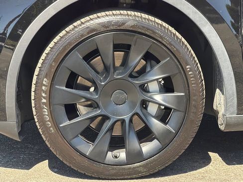 Used 2023 Tesla Model Y Long Range AWD/4WD image 26