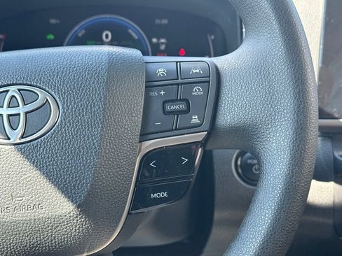 Used 2025 Toyota Camry LE FWD image 29