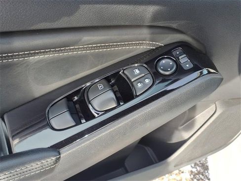 Used 2021 Nissan Altima 2.5 SV w/ SV Premium Package image 11